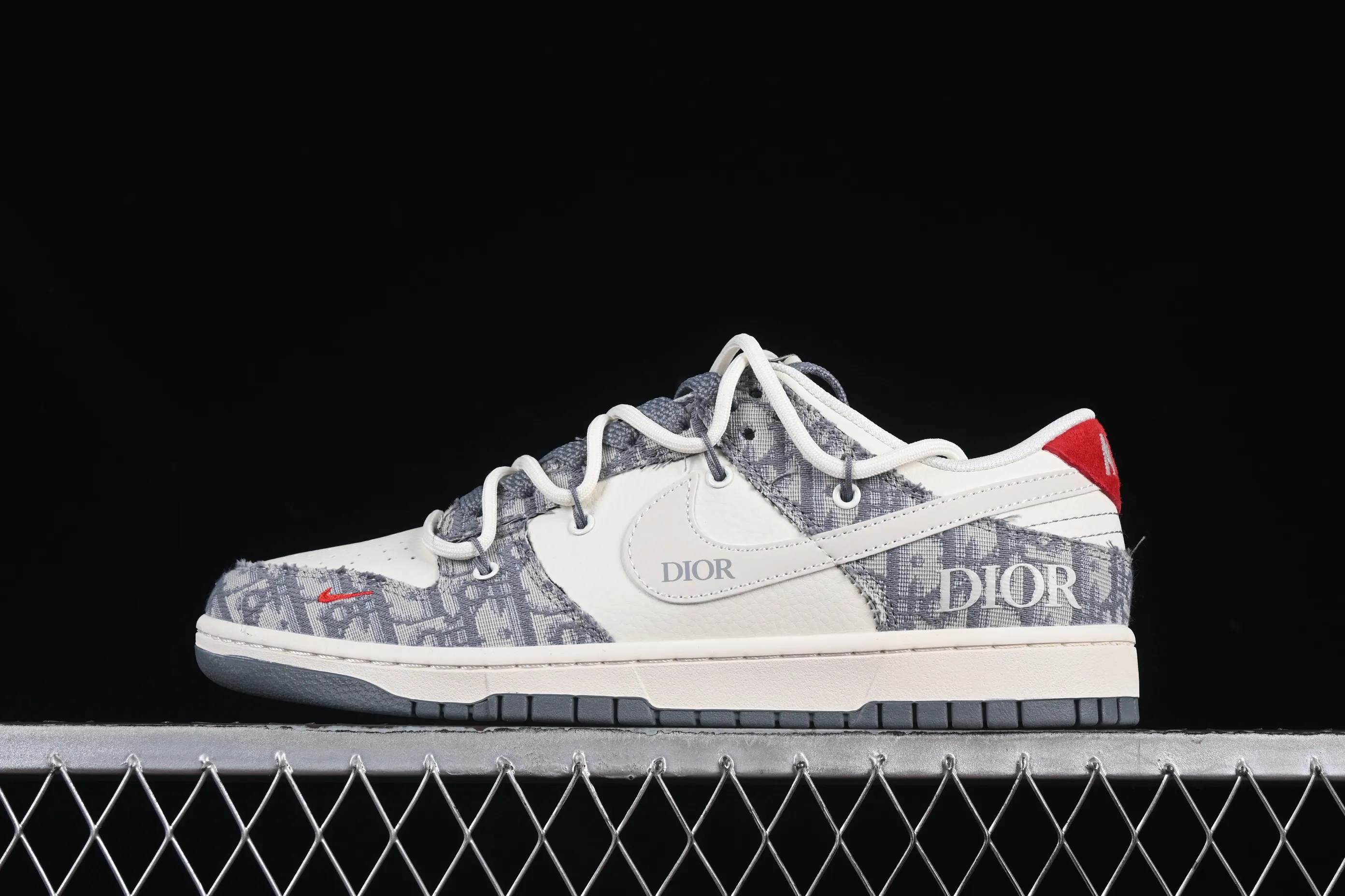 All categories Nk SB Dunk Series Nk SB Dunk Low High-end customized low-top sneakers Nike SB Dunk Low Dior co-branded strap woven white hook Anniversary high-end customized low-top casual sneakers SJ2068-316